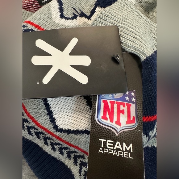 NFL Team Apparel Women’s NWT Size Medium New England Patriots Holiday Sweater - Picture 5 of 8